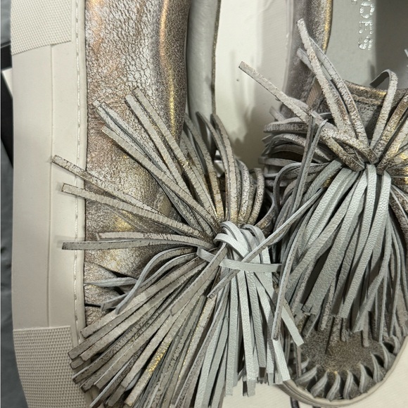 J/Slides Women’s Metallic Tassel Aria Slip-On Suede Sneake Size 7.5 M - Bronze - Picture 5 of 8